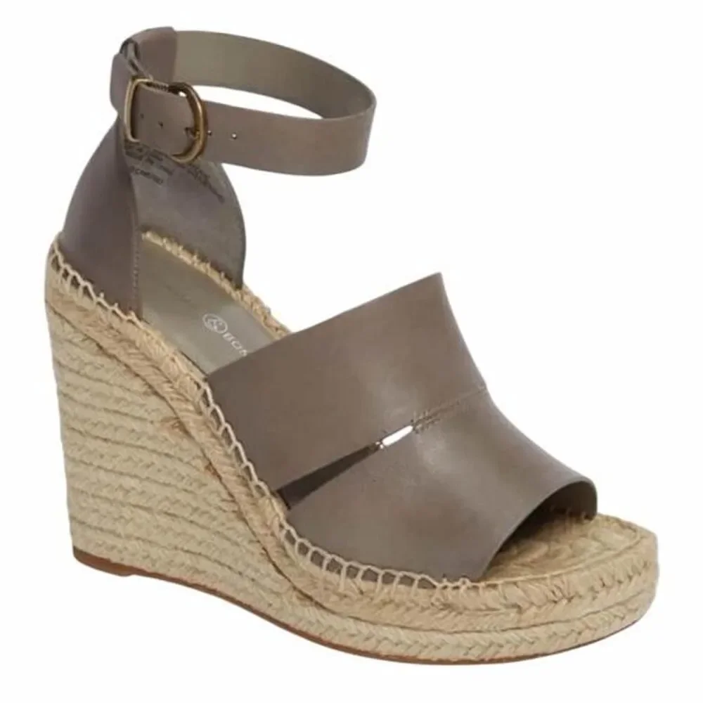 Treasure & Bond Sannibel Wedges